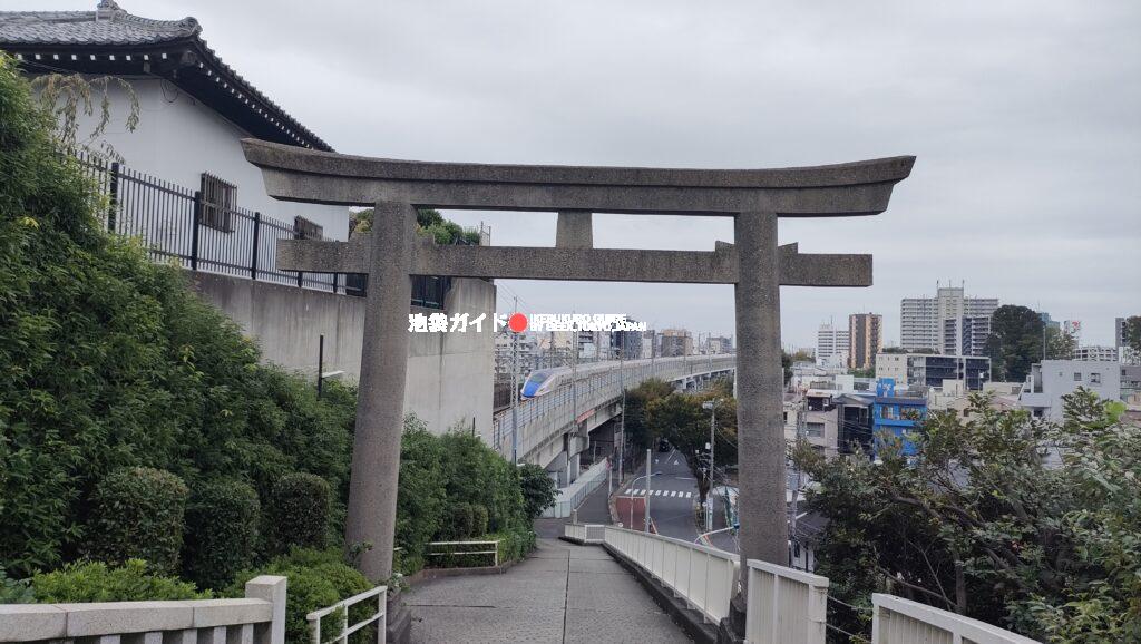 新幹線（埼京線も）が境内の下を通過！赤羽八幡神社