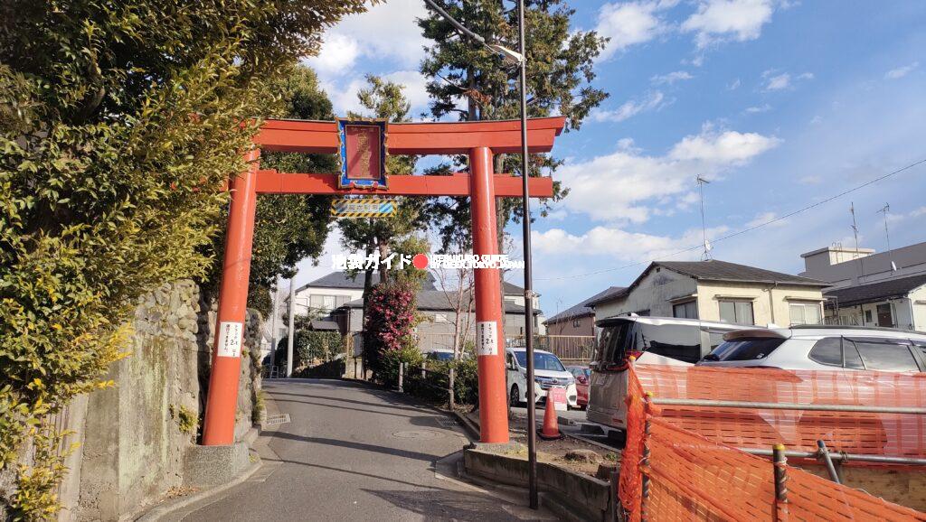 鳥居は大きいのですが…大岡稲荷神社大鳥居